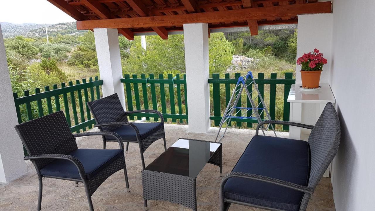 Apartman Vojaline Milna  Buitenkant foto