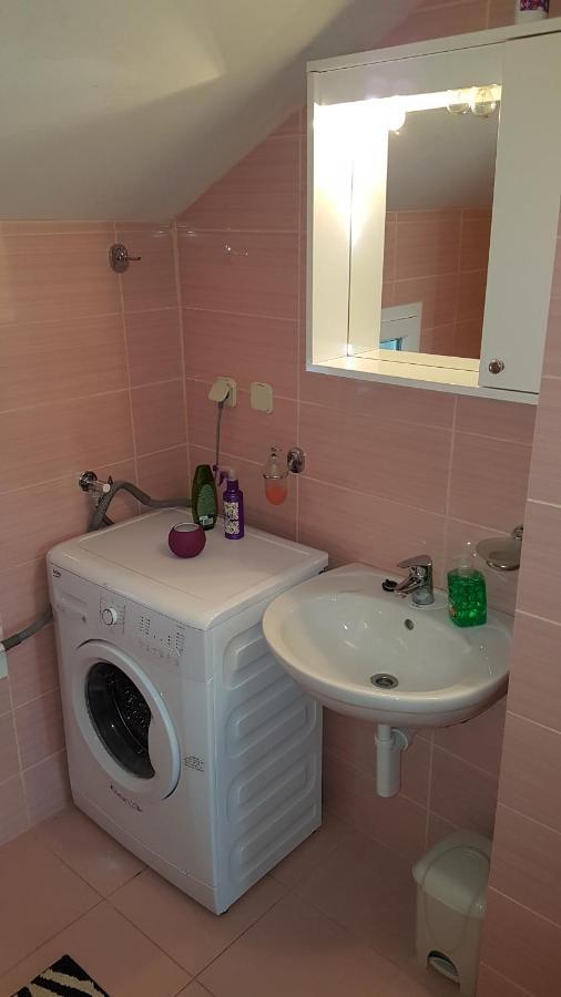 Apartman Vojaline Milna  Buitenkant foto