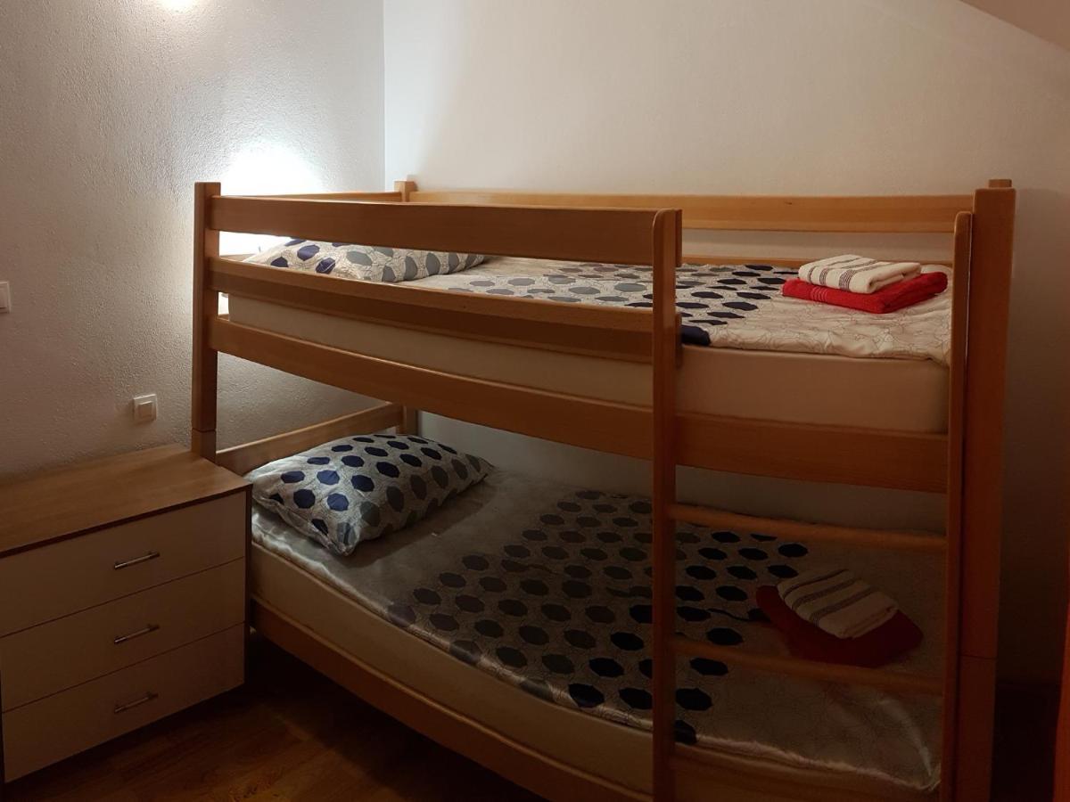 Apartman Vojaline Milna  Buitenkant foto