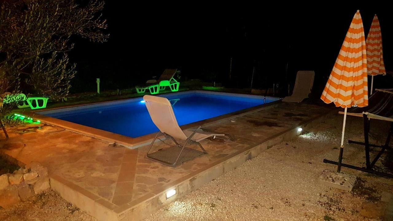 Apartman Vojaline Milna  Buitenkant foto