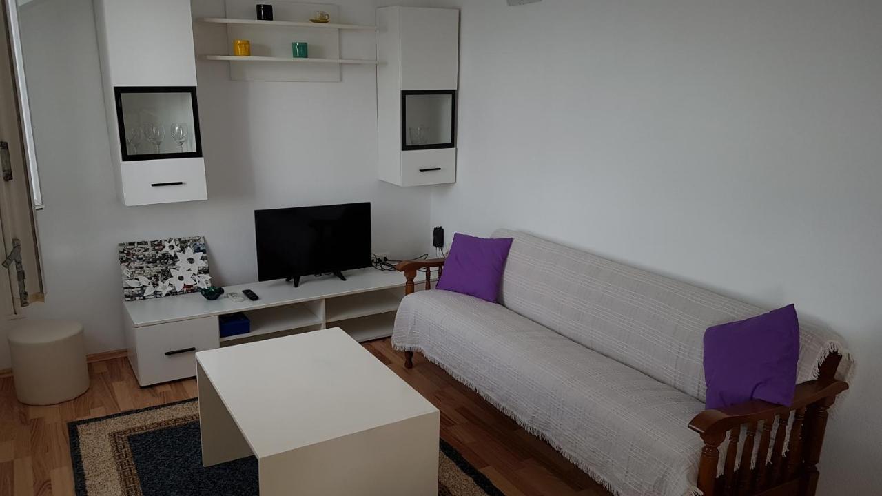 Apartman Vojaline Milna  Buitenkant foto