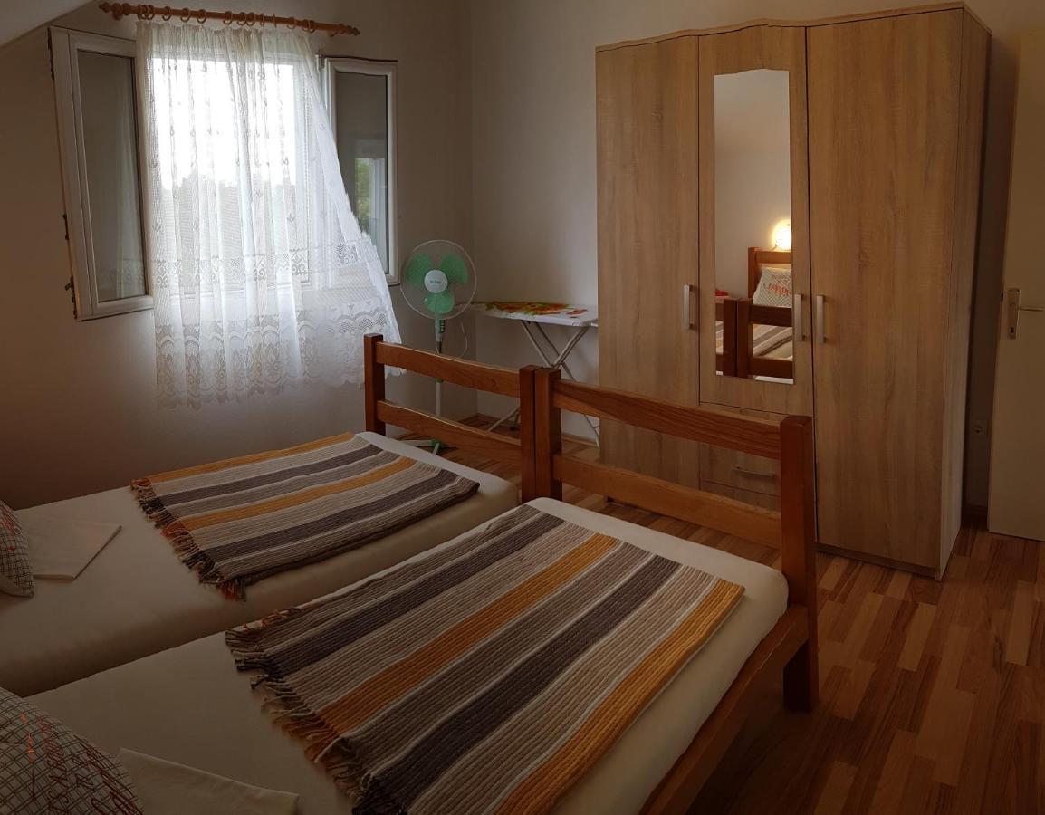 Apartman Vojaline Milna  Buitenkant foto