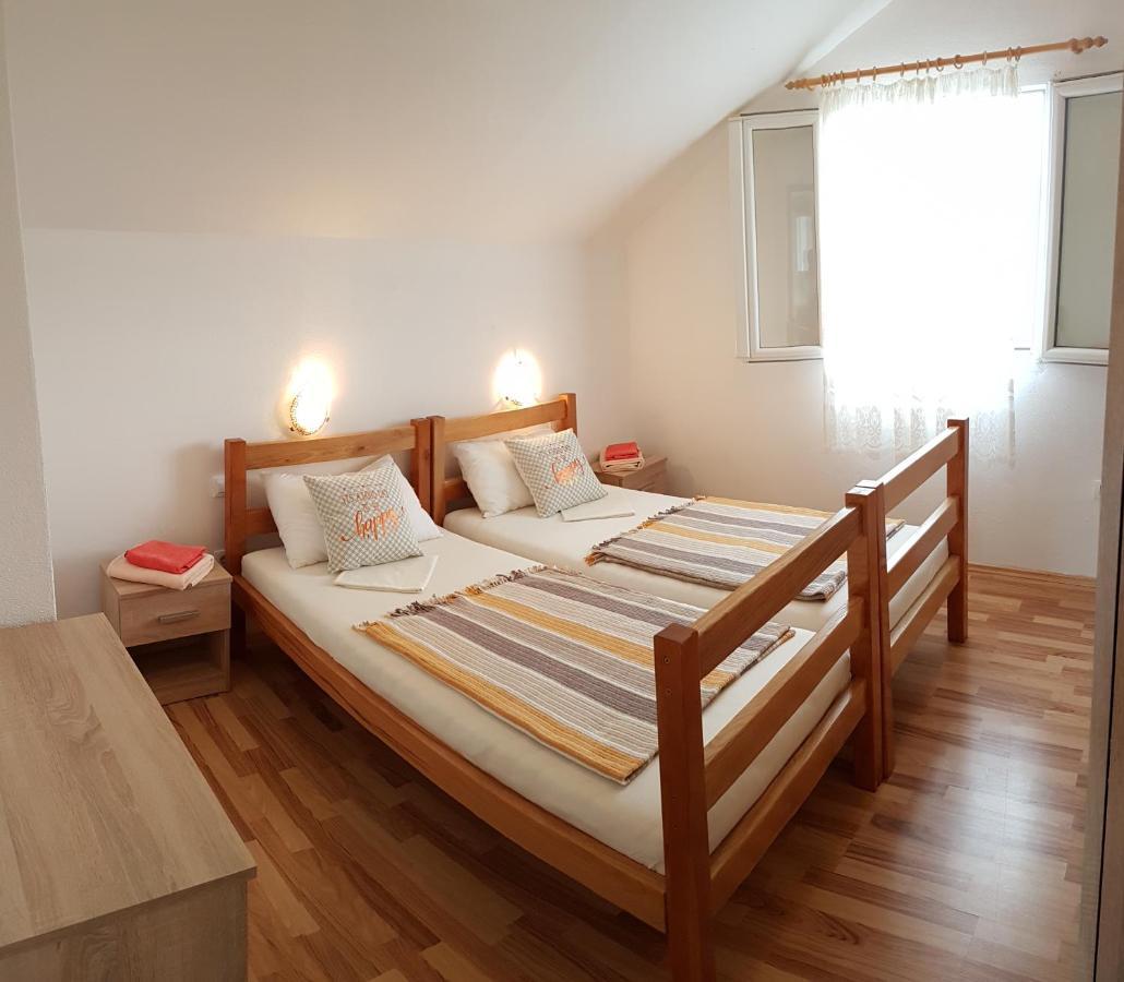 Apartman Vojaline Milna  Buitenkant foto