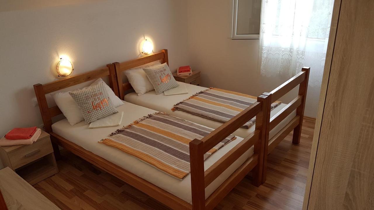 Apartman Vojaline Milna  Buitenkant foto